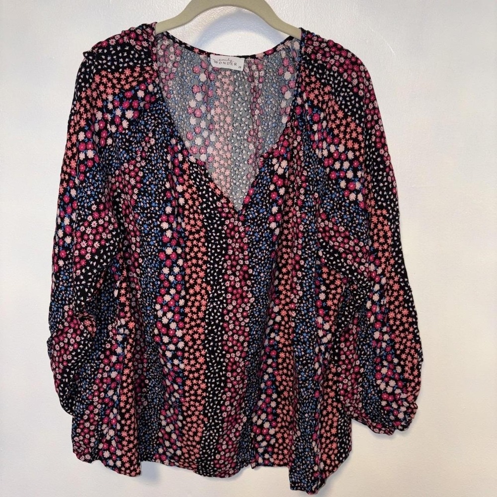 Womens 2xl Emily Wonder top beautiful color